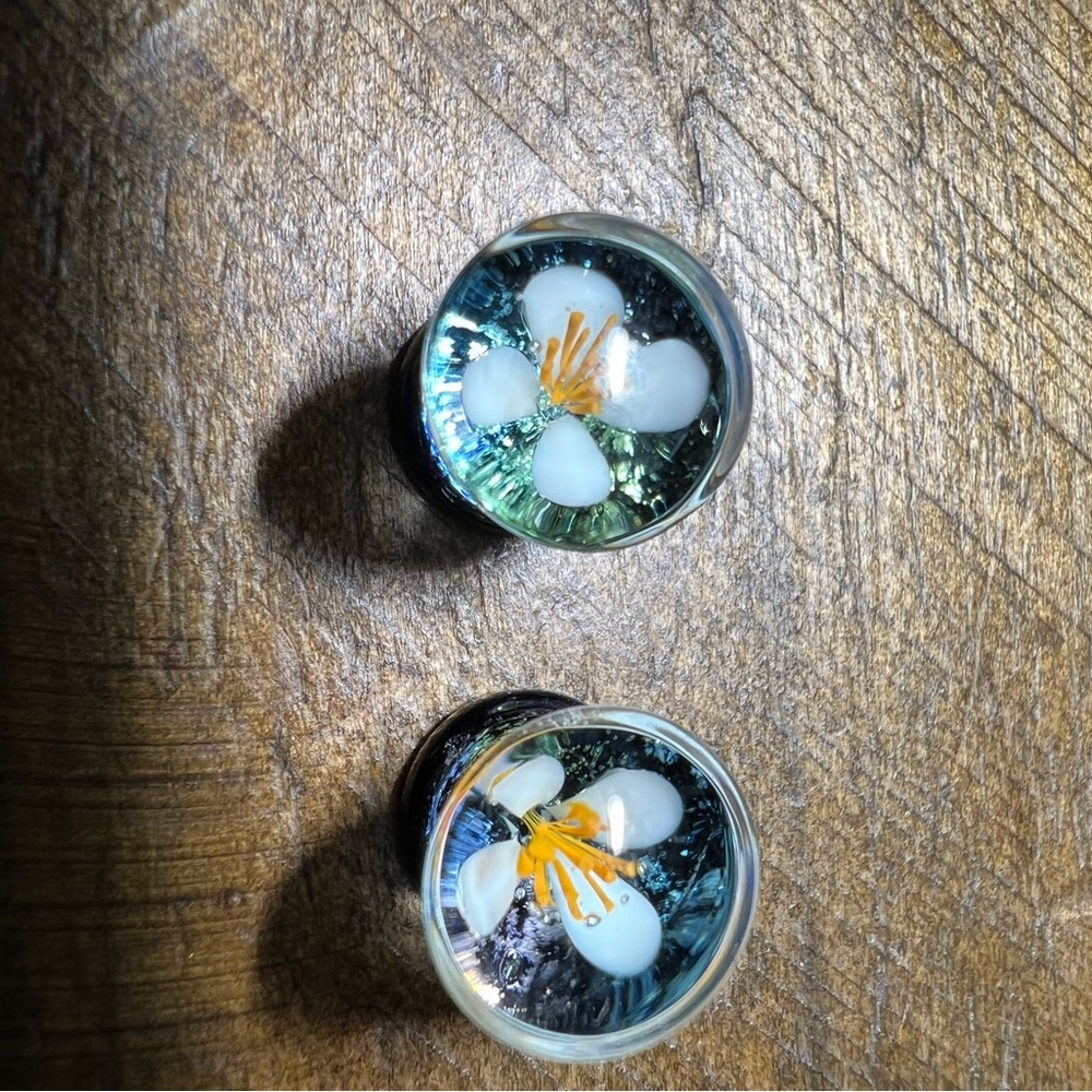 Flower gauges body jewelry